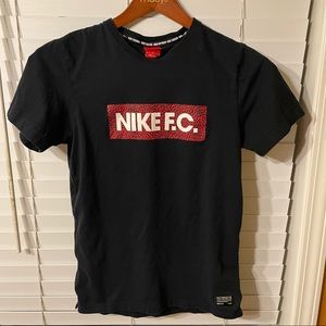 Nike F.C T-Shirt :: Soccer :: Size M :: Black
